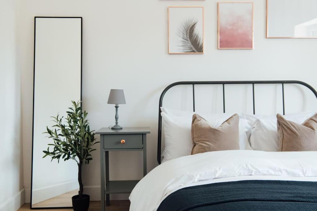 Stylish 2 Bedroom Flat In Ilford, London Bagian luar foto