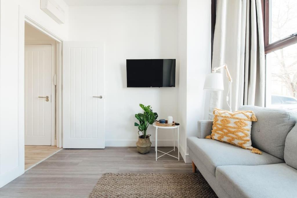 Stylish 2 Bedroom Flat In Ilford, London Bagian luar foto