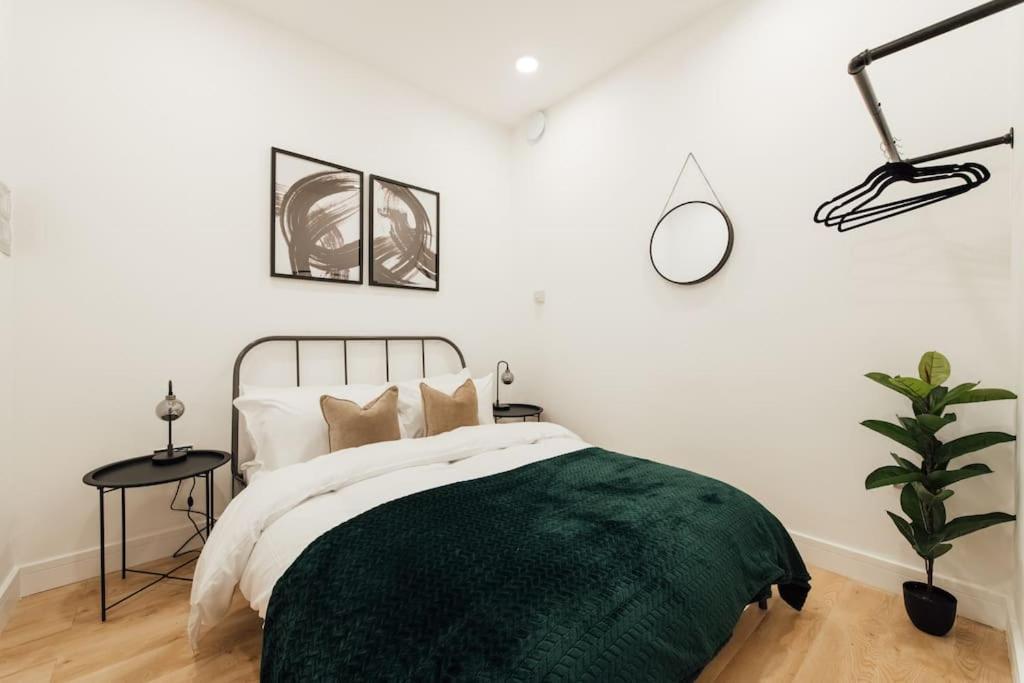 Stylish 2 Bedroom Flat In Ilford, London Bagian luar foto
